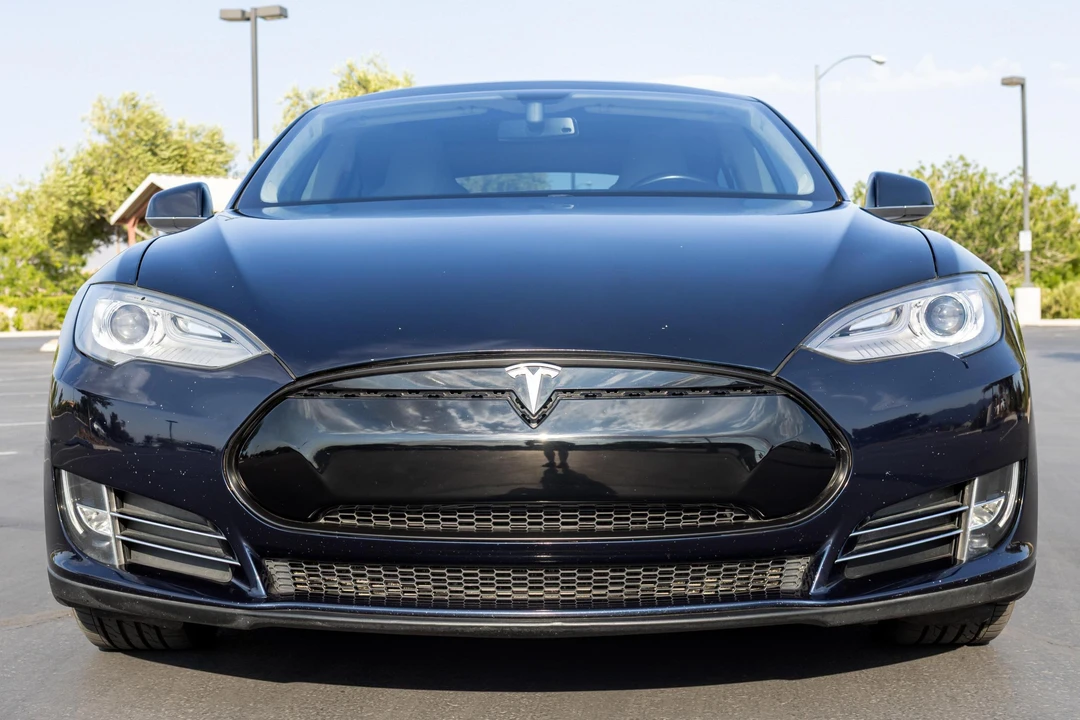 2013 Tesla Model S - Image 2 of 31