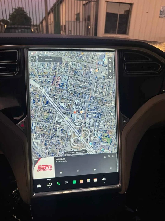2013 Tesla Model S - Image 15 of 20
