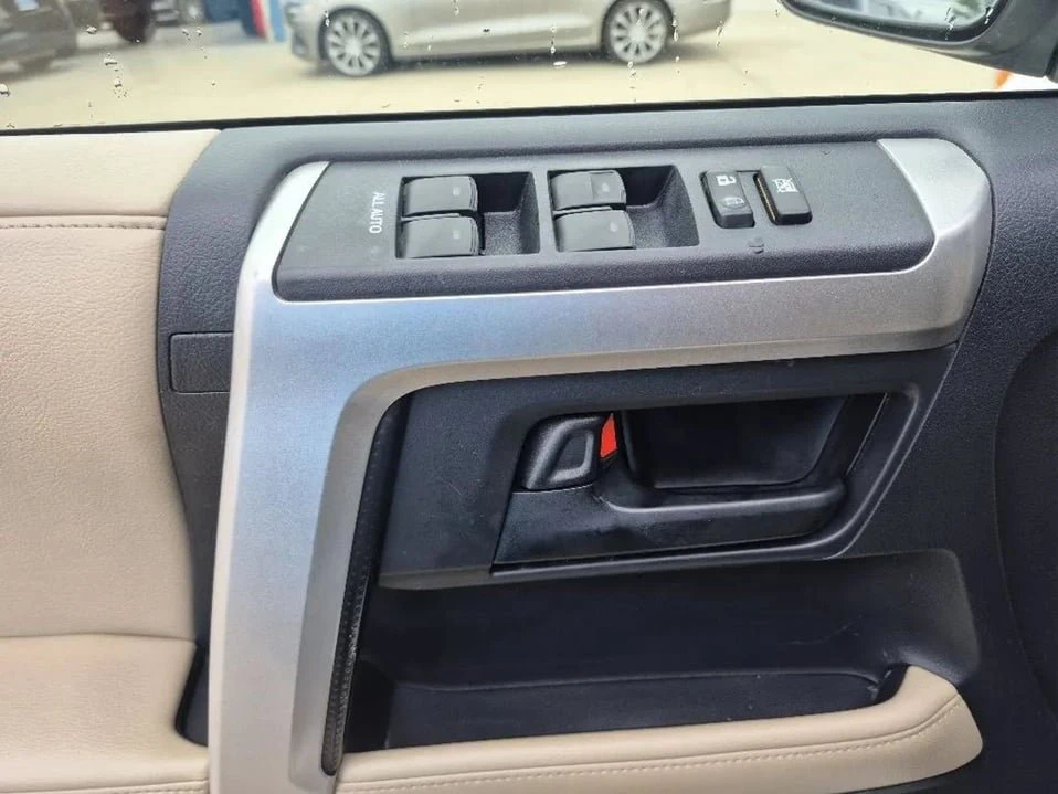 2013 Toyota 4Runner 5th Gen - Image 11 of 20