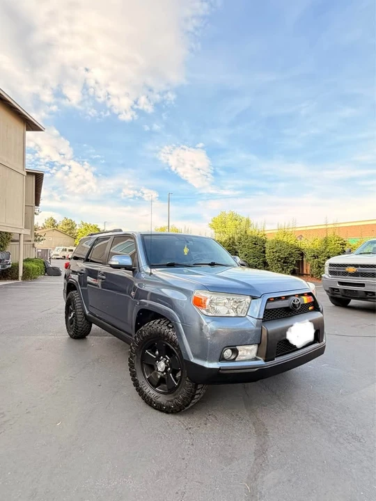 2013 Toyota 4Runner 5th Gen - Image 2 of 15