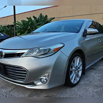 2013 Toyota Avalon XLE Sedan 4D