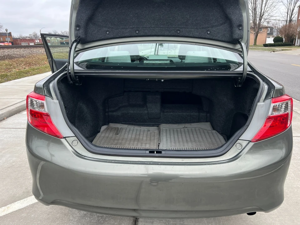 2013 Toyota Camry 7th Gen - Image 17 of 21
