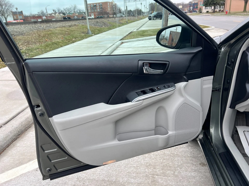 2013 Toyota Camry 7th Gen - Image 15 of 21