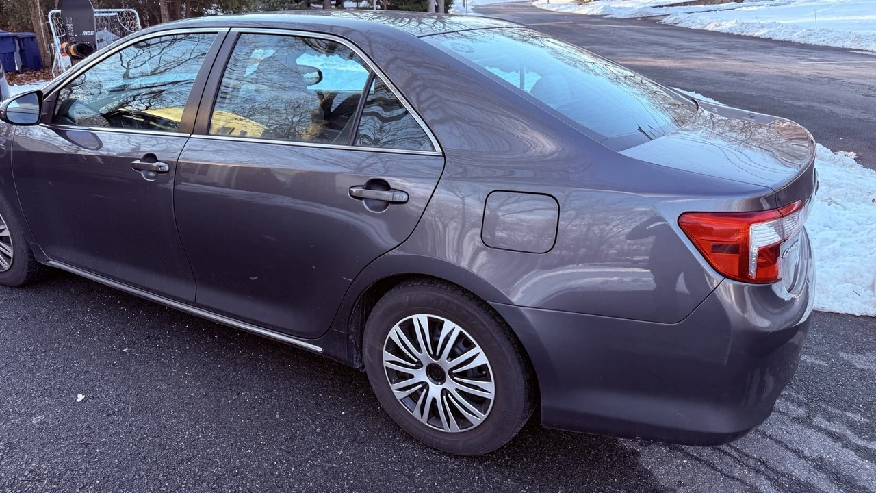 2013 Toyota Camry 7th Gen - Image 6 of 16