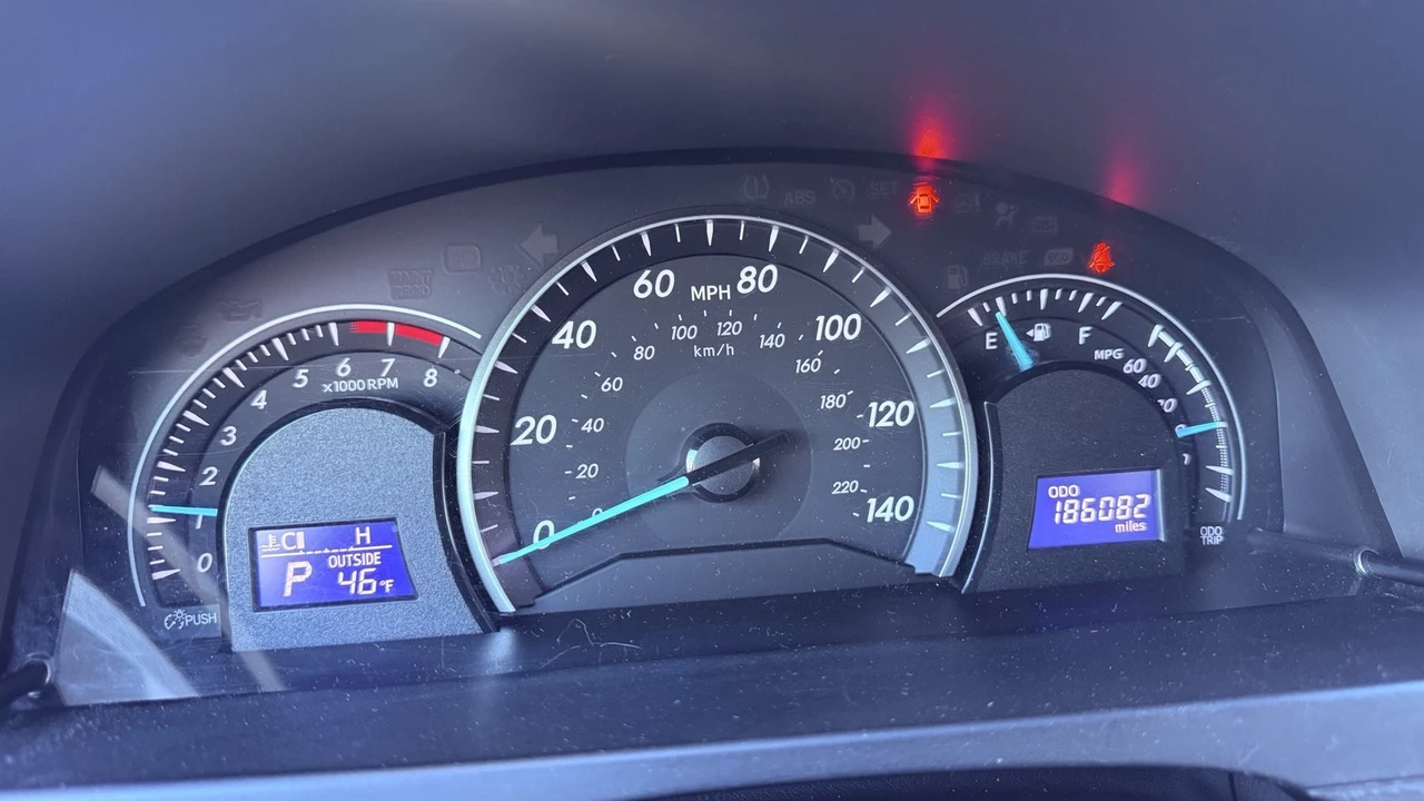 2013 Toyota Camry 7th Gen - Image 11 of 16