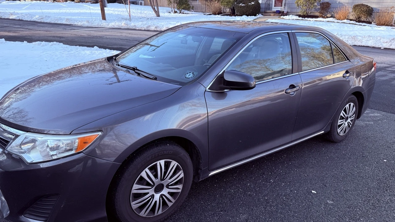 2013 Toyota Camry 7th Gen - Image 3 of 16