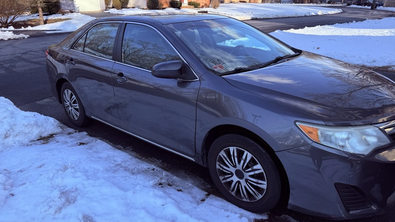2013 Toyota Camry 7th Gen - Image 4 of 16