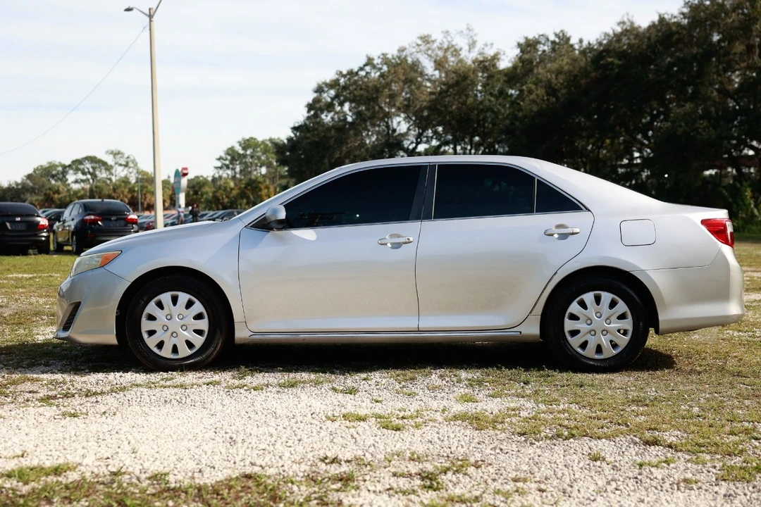 2013 Toyota Camry 7th Gen - Image 3 of 21