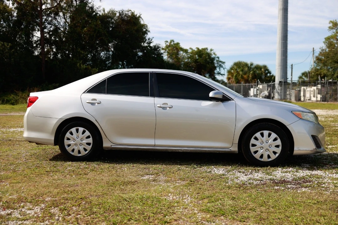 2013 Toyota Camry 7th Gen - Image 13 of 21