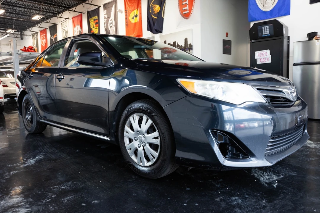2013 Toyota Camry 7th Gen - Image 16 of 21