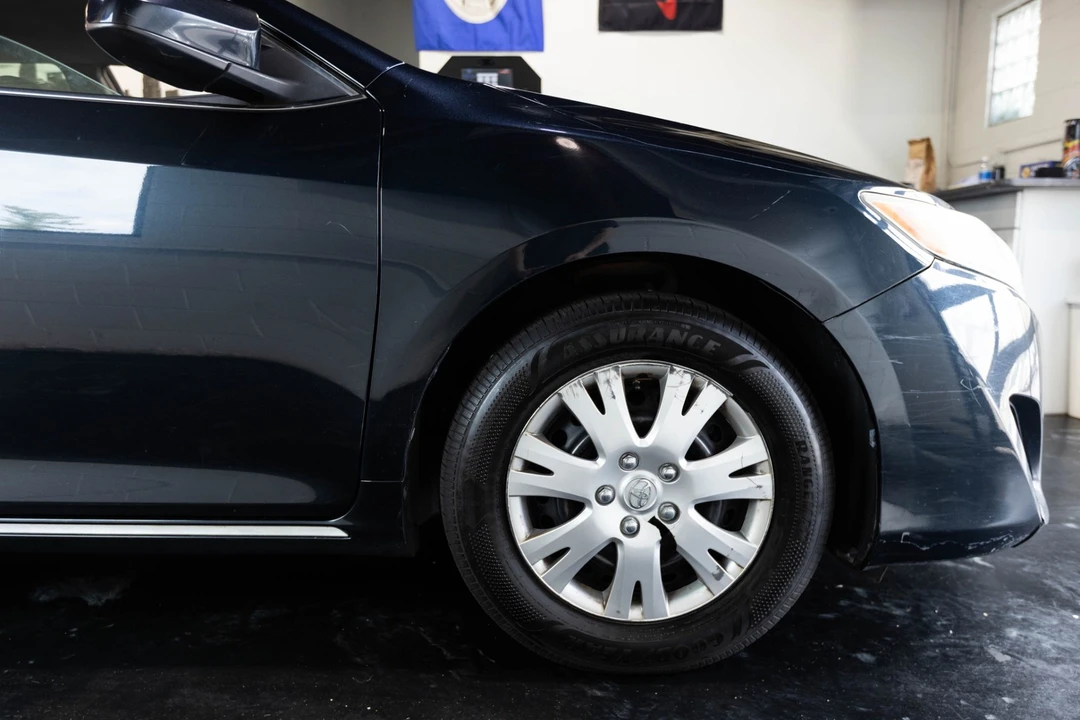 2013 Toyota Camry 7th Gen - Image 15 of 21