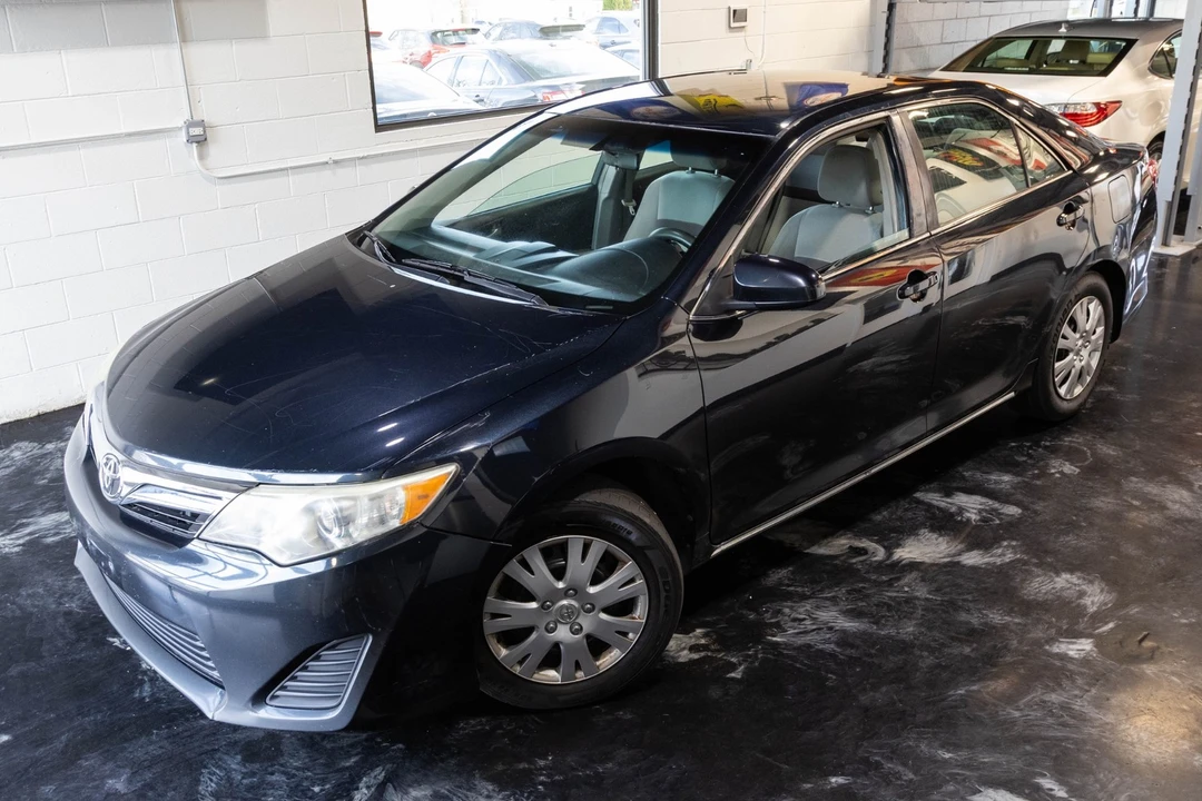2013 Toyota Camry 7th Gen - Image 2 of 21
