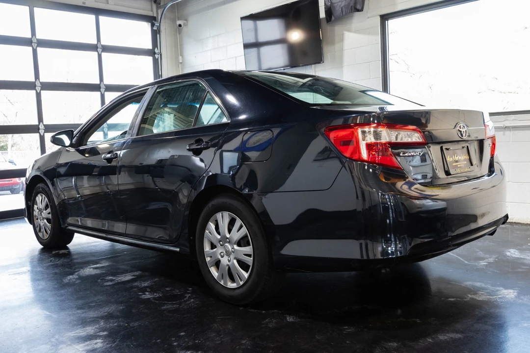 2013 Toyota Camry 7th Gen - Image 8 of 21