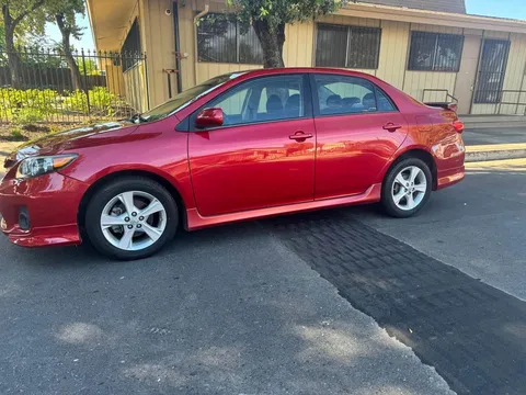 2013 Toyota Corolla 11th Gen - Image 3 of 4