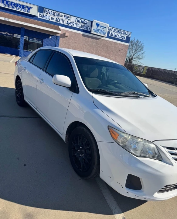 2013 Toyota Corolla 10th Gen - Image 2 of 9