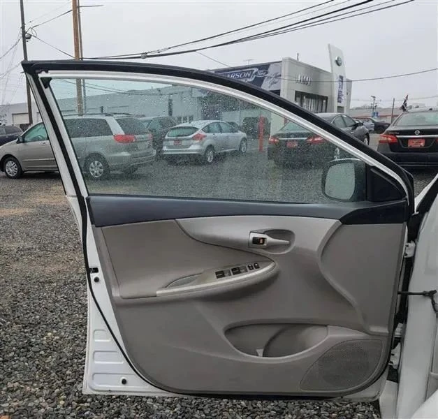 2013 Toyota Corolla 10th Gen - Image 9 of 12