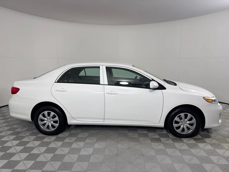 2013 Toyota Corolla 10th Gen - Image 4 of 21