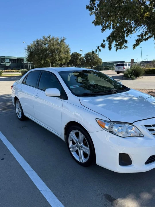 2013 Toyota Corolla 11th Gen - Image 3 of 8