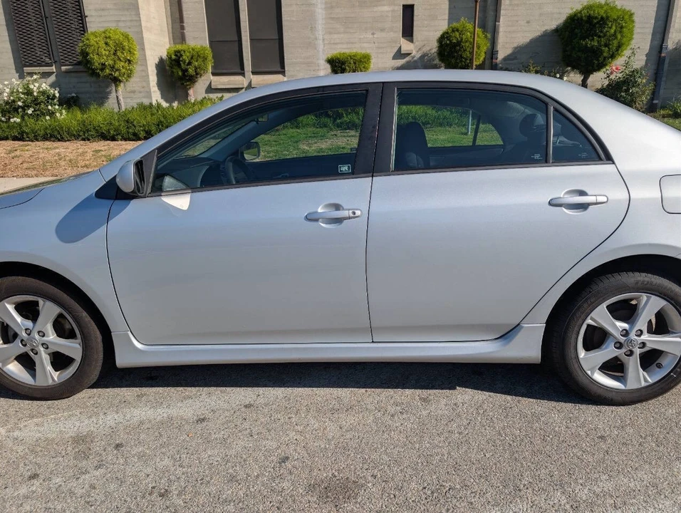 2013 Toyota Corolla 11th Gen - Image 9 of 16