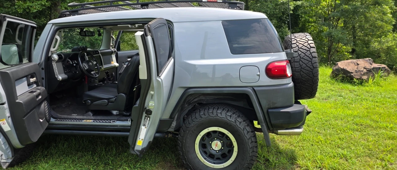 2013 Toyota FJ Cruiser - Image 3 of 31