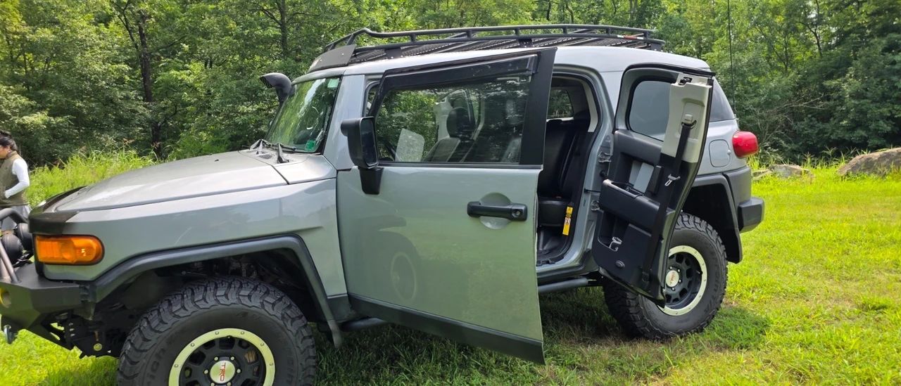 2013 Toyota FJ Cruiser - Image 2 of 31