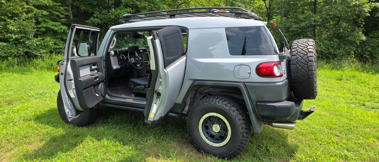 2013 Toyota FJ Cruiser - Image 4 of 31