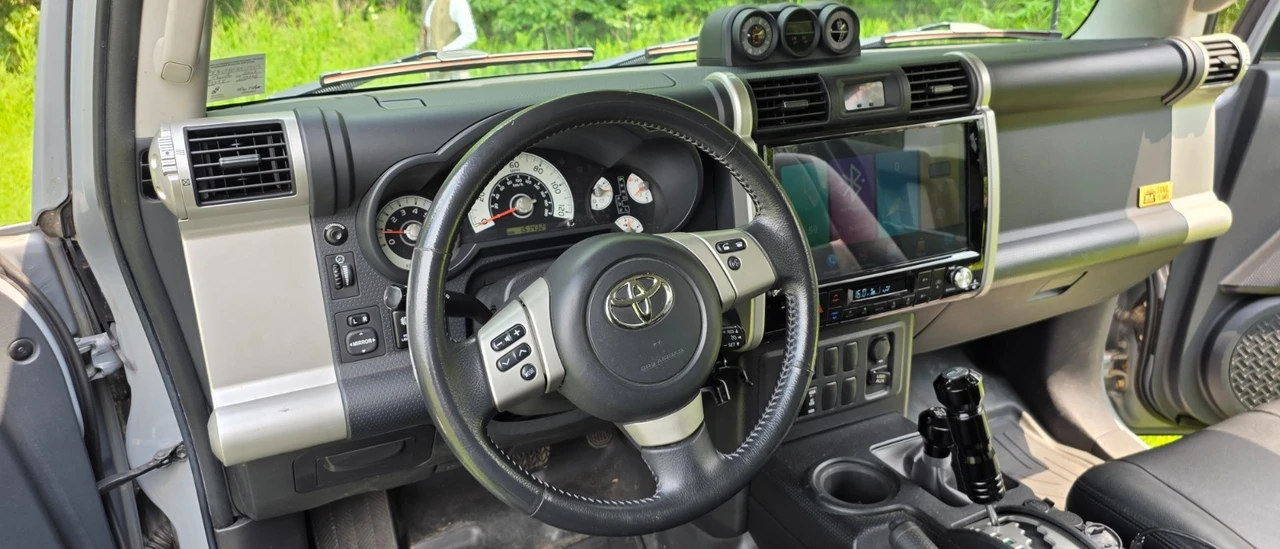 2013 Toyota FJ Cruiser - Image 9 of 31