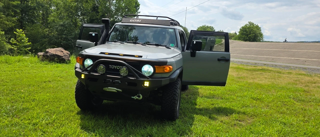 2013 Toyota FJ Cruiser - Image 15 of 31