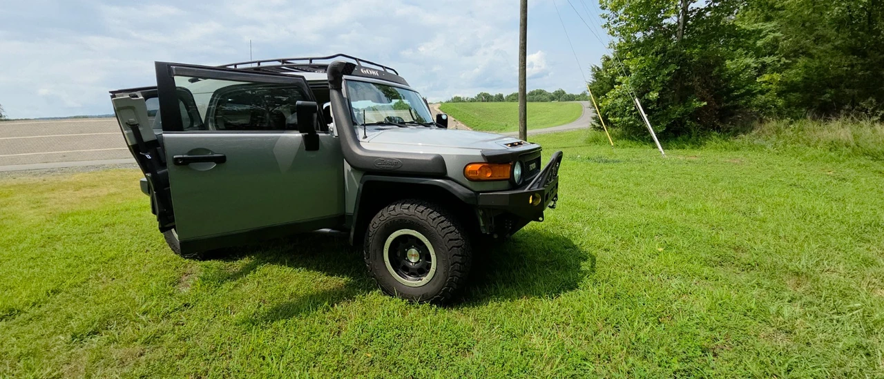 2013 Toyota FJ Cruiser - Image 14 of 31