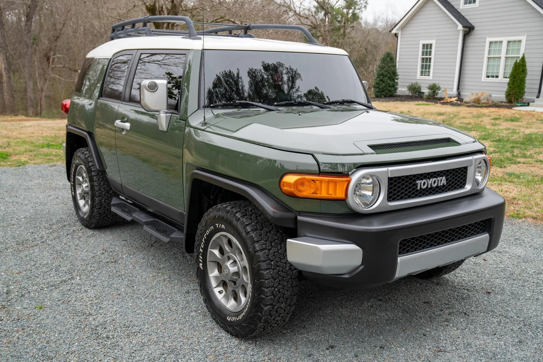 2013 Toyota FJ Cruiser - Image 8 of 31