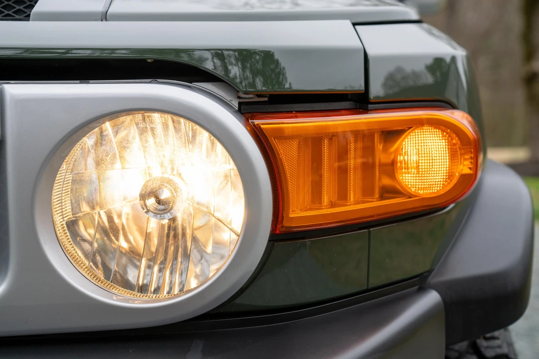 2013 Toyota FJ Cruiser - Image 12 of 31
