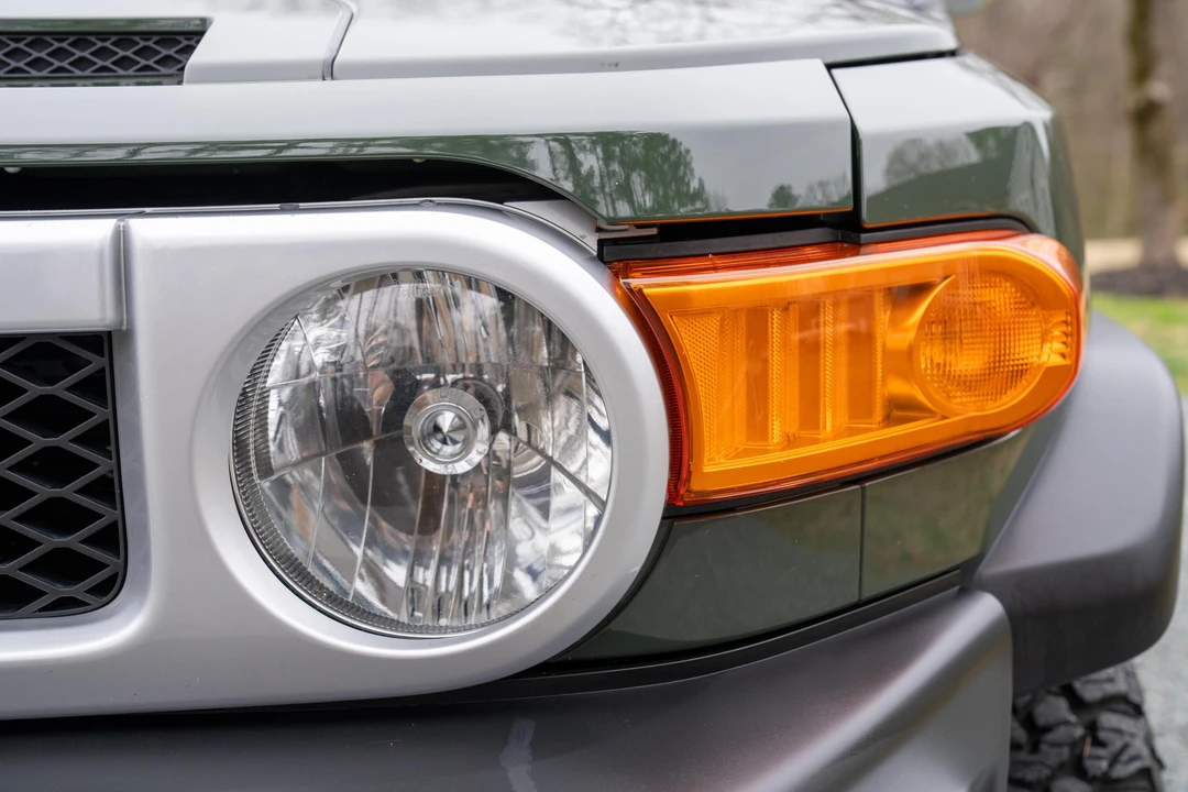 2013 Toyota FJ Cruiser - Image 13 of 31