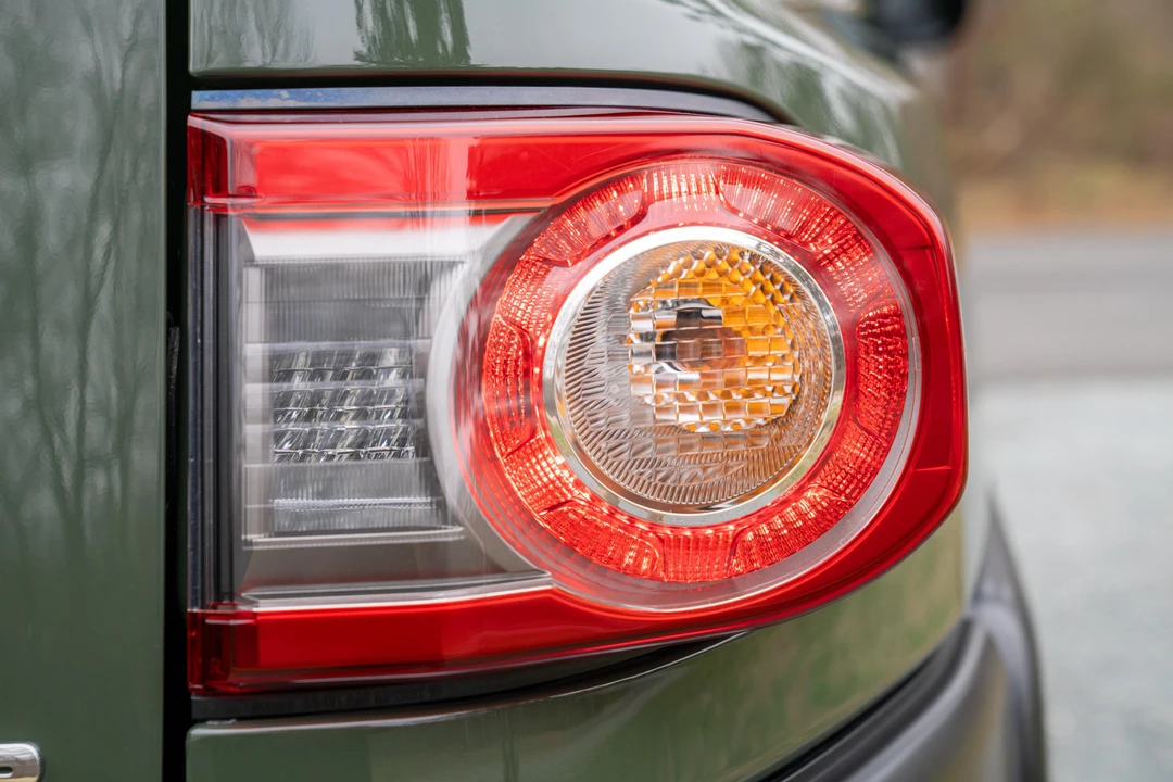 2013 Toyota FJ Cruiser - Image 25 of 31