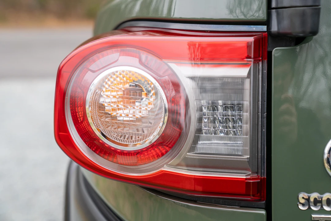 2013 Toyota FJ Cruiser - Image 18 of 31