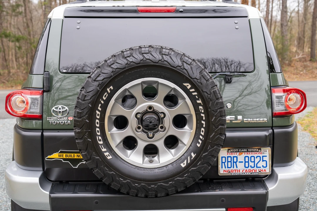 2013 Toyota FJ Cruiser - Image 19 of 31