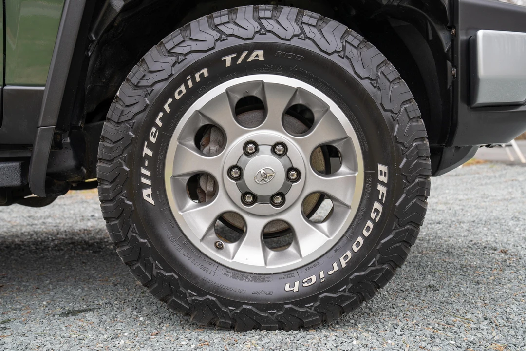 2013 Toyota FJ Cruiser - Image 28 of 31