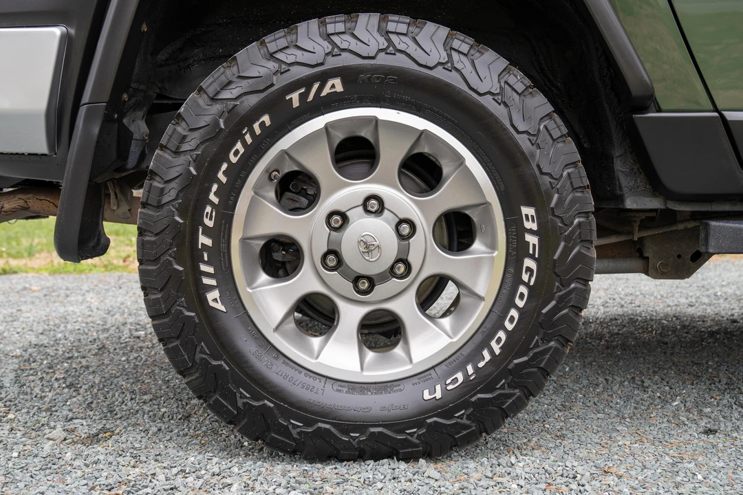2013 Toyota FJ Cruiser - Image 29 of 31