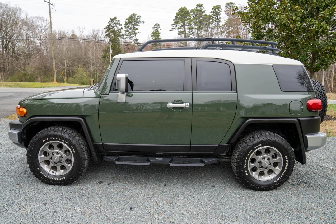 2013 Toyota FJ Cruiser - Image 3 of 31