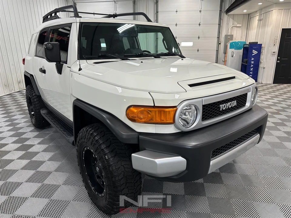 2013 Toyota FJ Cruiser - Image 5 of 31