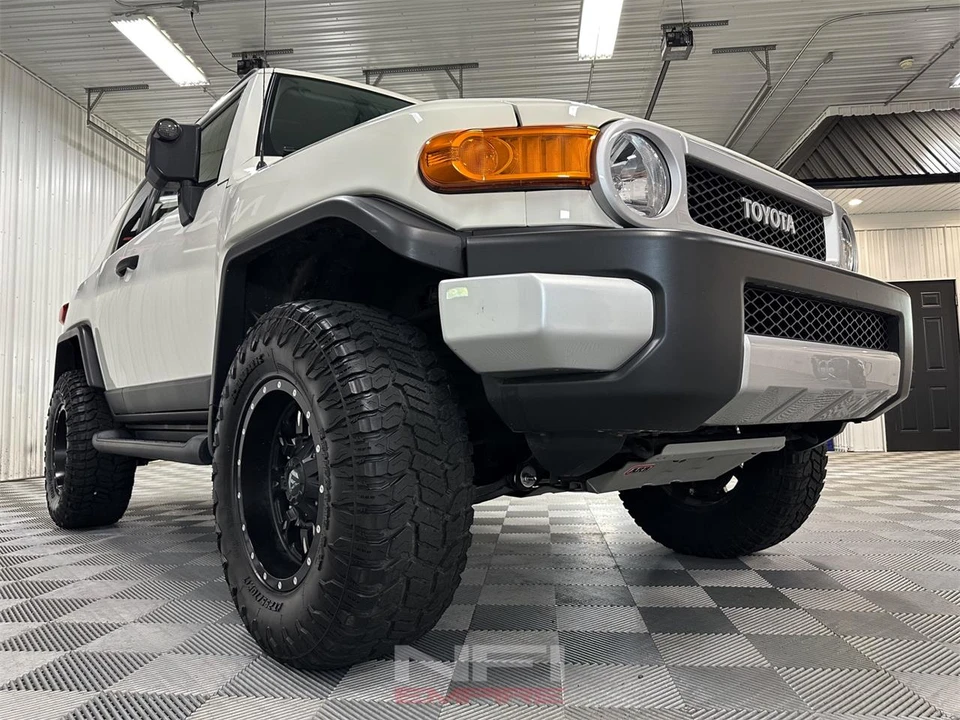 2013 Toyota FJ Cruiser - Image 15 of 31