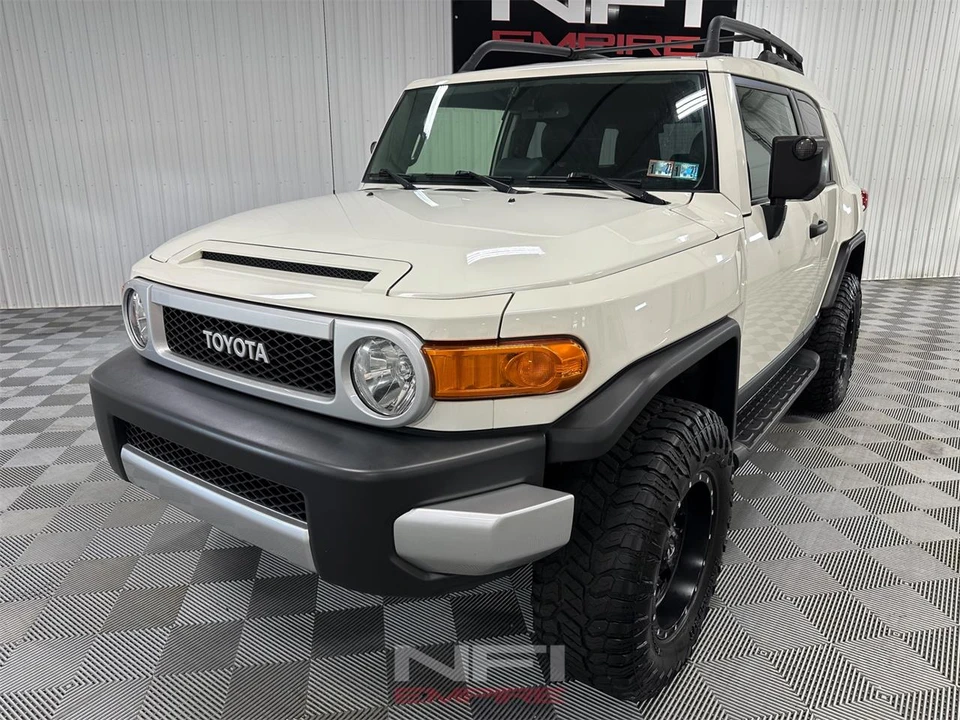 2013 Toyota FJ Cruiser - Image 3 of 31