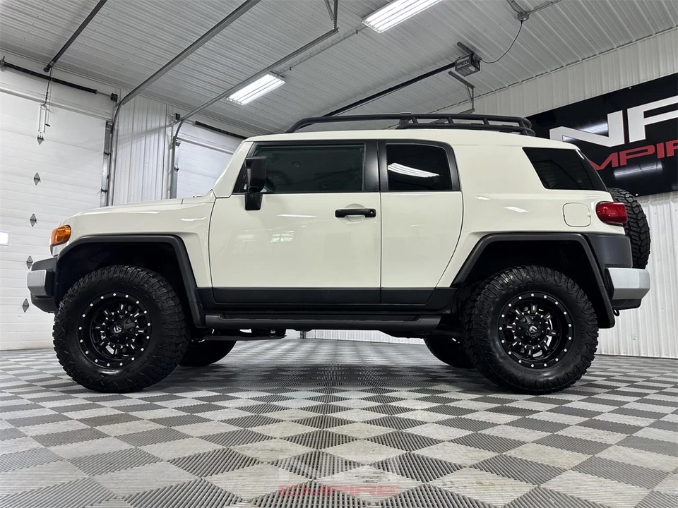 2013 Toyota FJ Cruiser - Image 11 of 31