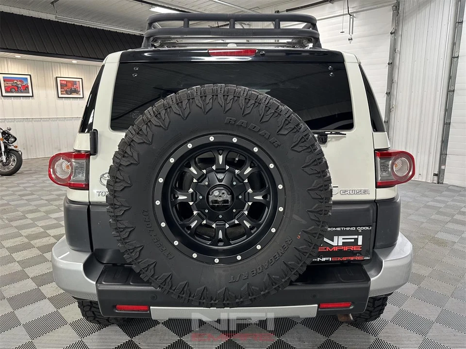 2013 Toyota FJ Cruiser - Image 9 of 31