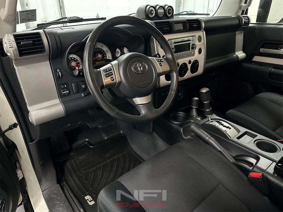 2013 Toyota FJ Cruiser - Image 23 of 31