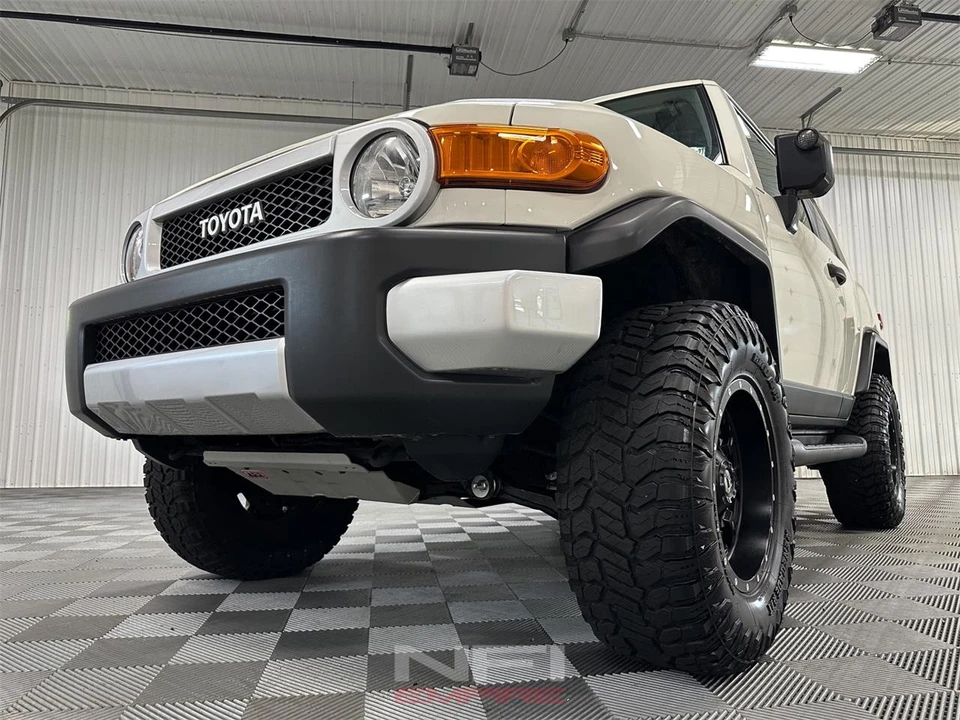 2013 Toyota FJ Cruiser - Image 13 of 31