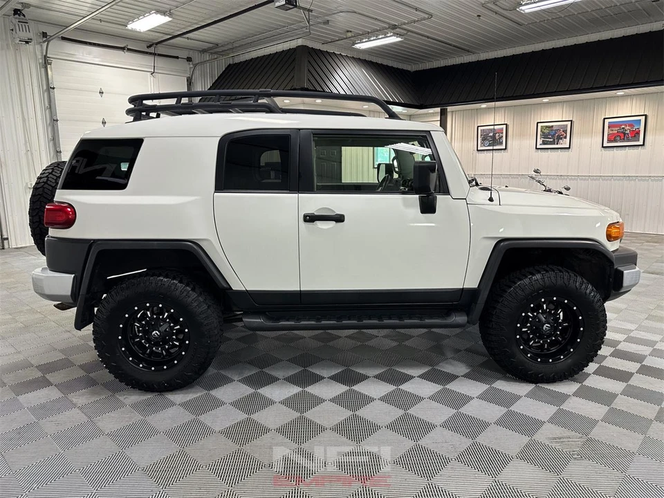 2013 Toyota FJ Cruiser - Image 7 of 31