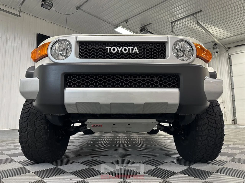 2013 Toyota FJ Cruiser - Image 14 of 31