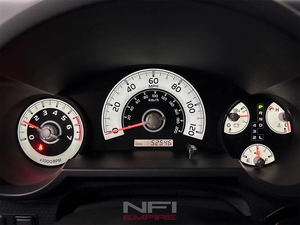 2013 Toyota FJ Cruiser - Image 26 of 31