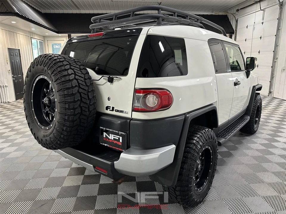 2013 Toyota FJ Cruiser - Image 8 of 31