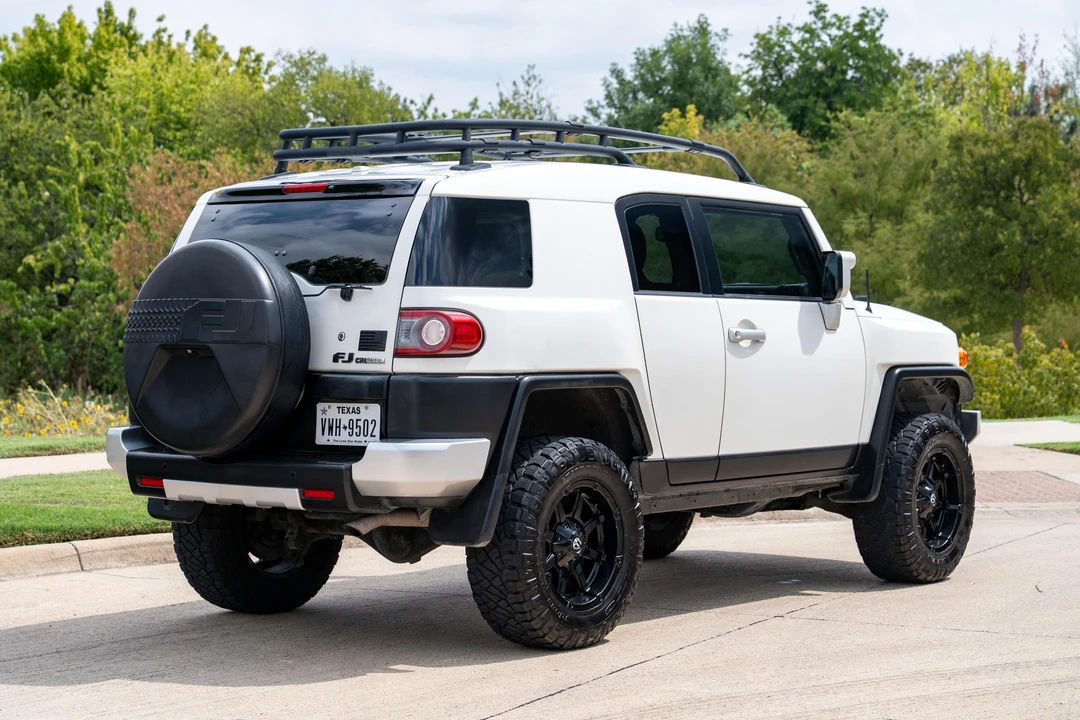 2013 Toyota FJ Cruiser - Image 10 of 31